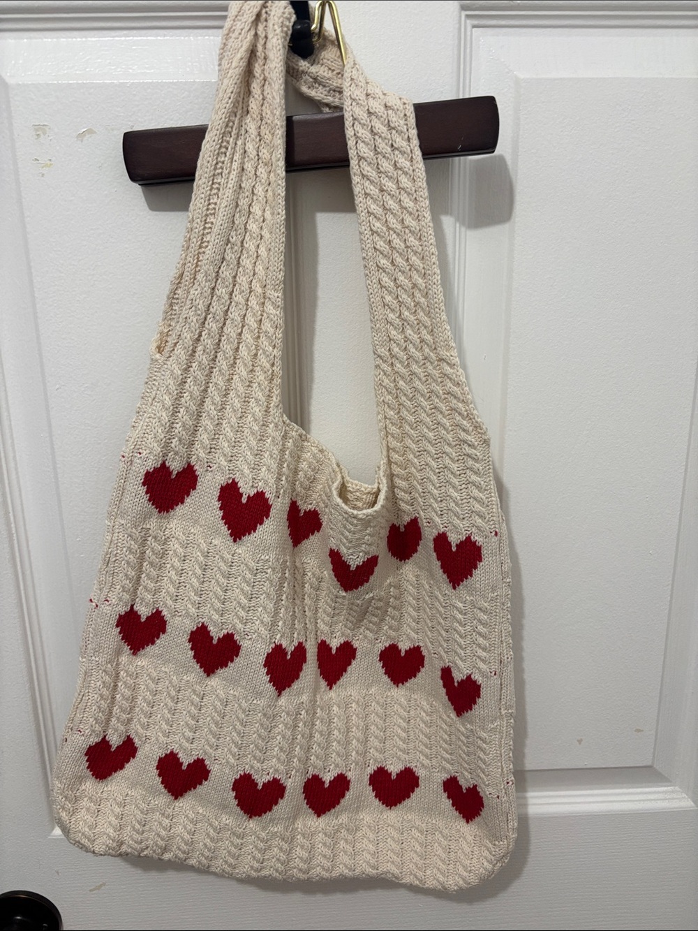 Cider Cream Knit Shoulder Bag with Red Heart Pattern